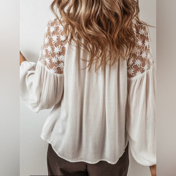Elegant White Lace Blouse - Picture 2 of 12